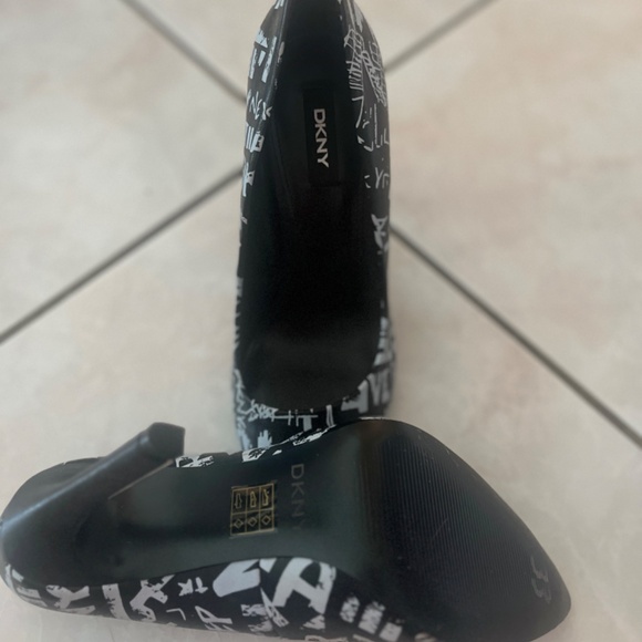 Women’s High Heel Shoes - Picture 3 of 4